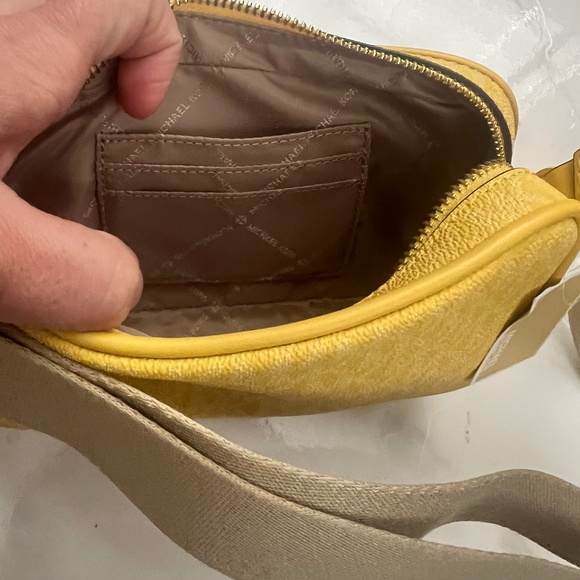 Michael Kors Bradshaw Camera Crossbody Bag NWT - Picture 9 of 9